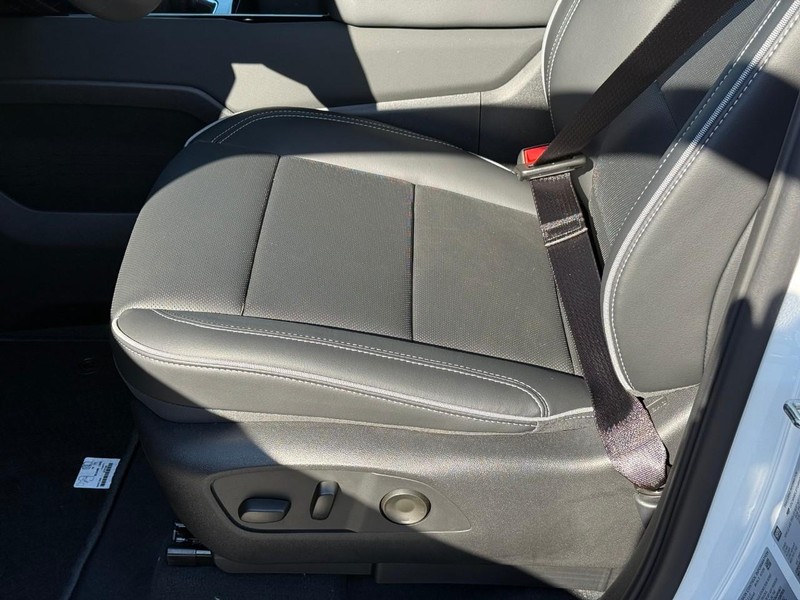 Chevrolet Silverado EV Vehicle Full-screen Gallery Image 12