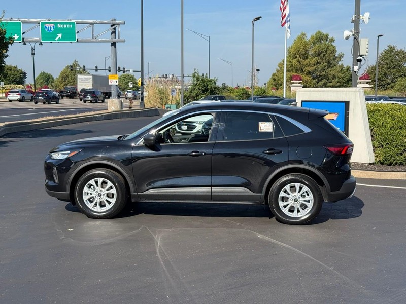 Ford Escape Vehicle Full-screen Gallery Image 2