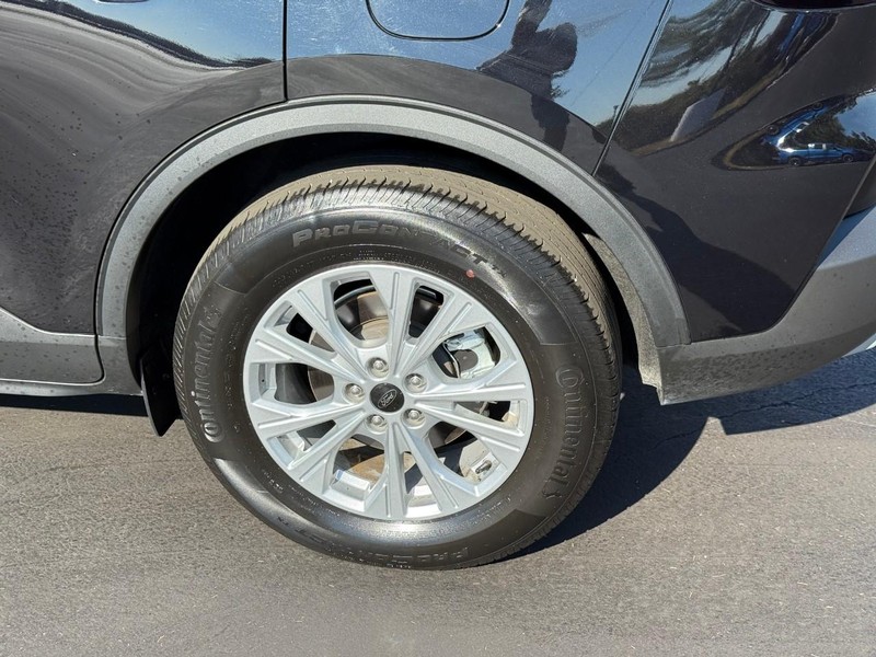 Ford Escape Vehicle Full-screen Gallery Image 4