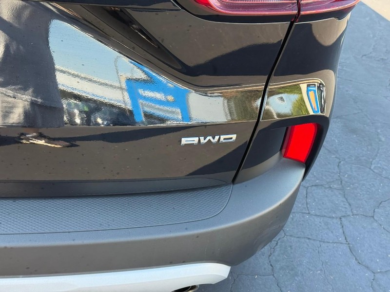 Ford Escape Vehicle Full-screen Gallery Image 5