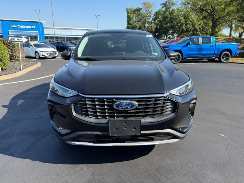 Ford Escape Vehicle Full-screen Gallery Image 10