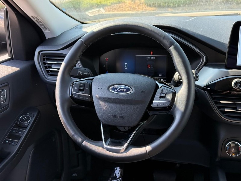 Ford Escape Vehicle Full-screen Gallery Image 13