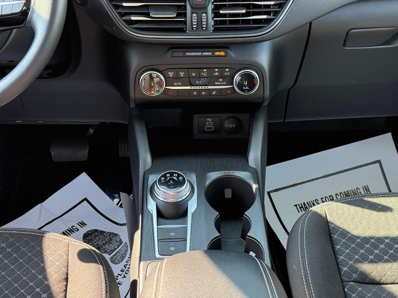 Ford Escape Vehicle Full-screen Gallery Image 16