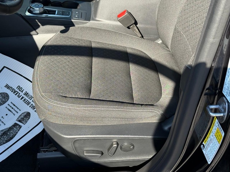 Ford Escape Vehicle Full-screen Gallery Image 18