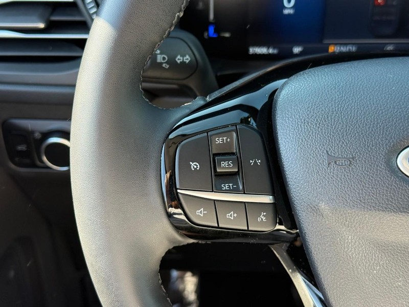 Ford Escape Vehicle Full-screen Gallery Image 20