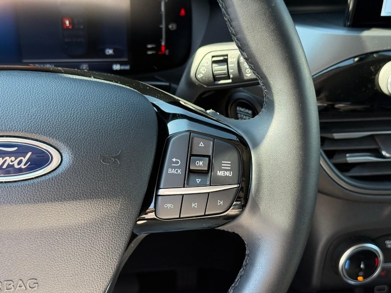 Ford Escape Vehicle Full-screen Gallery Image 21