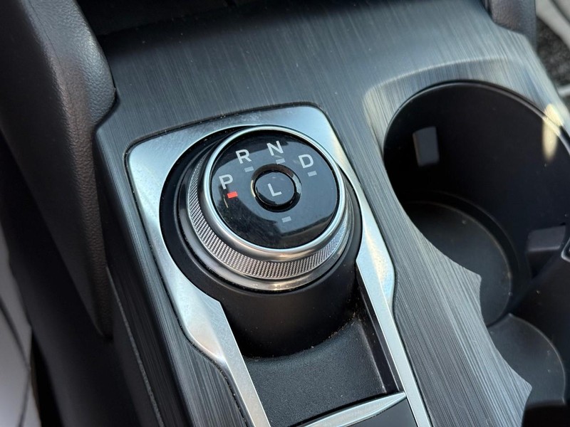 Ford Escape Vehicle Full-screen Gallery Image 22