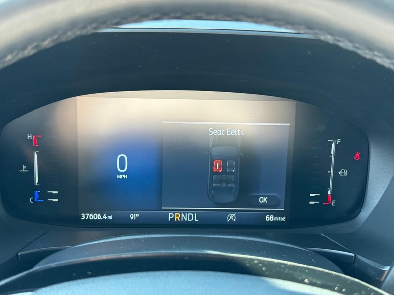 Ford Escape Vehicle Full-screen Gallery Image 24