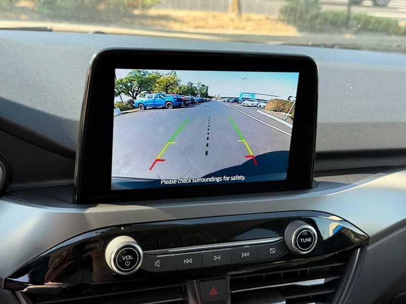 Ford Escape Vehicle Full-screen Gallery Image 25