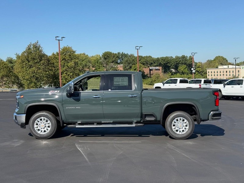 Chevrolet Silverado 2500HD Vehicle Full-screen Gallery Image 2