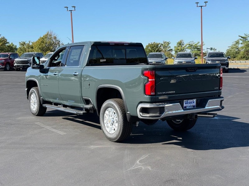 Chevrolet Silverado 2500HD Vehicle Full-screen Gallery Image 3