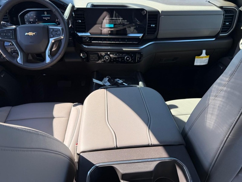 Chevrolet Silverado 2500HD Vehicle Full-screen Gallery Image 6