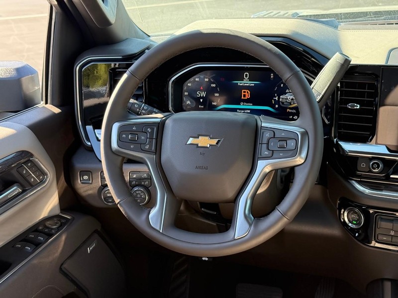 Chevrolet Silverado 2500HD Vehicle Full-screen Gallery Image 7