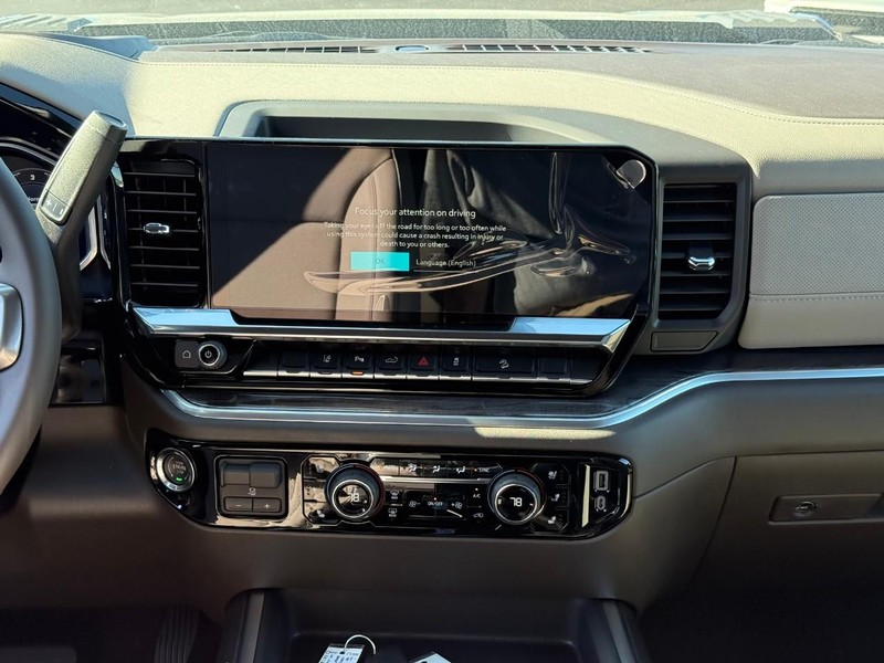 Chevrolet Silverado 2500HD Vehicle Full-screen Gallery Image 8