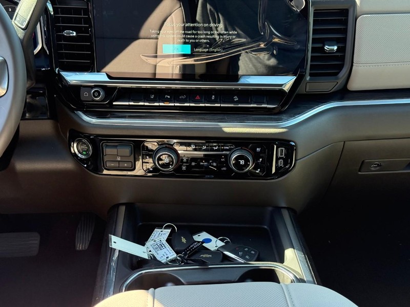 Chevrolet Silverado 2500HD Vehicle Full-screen Gallery Image 9