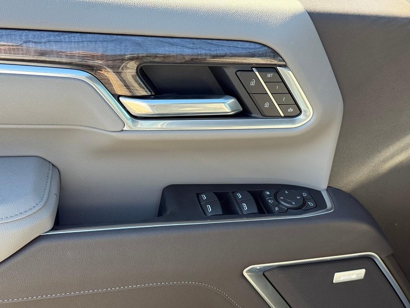 Chevrolet Silverado 2500HD Vehicle Full-screen Gallery Image 10