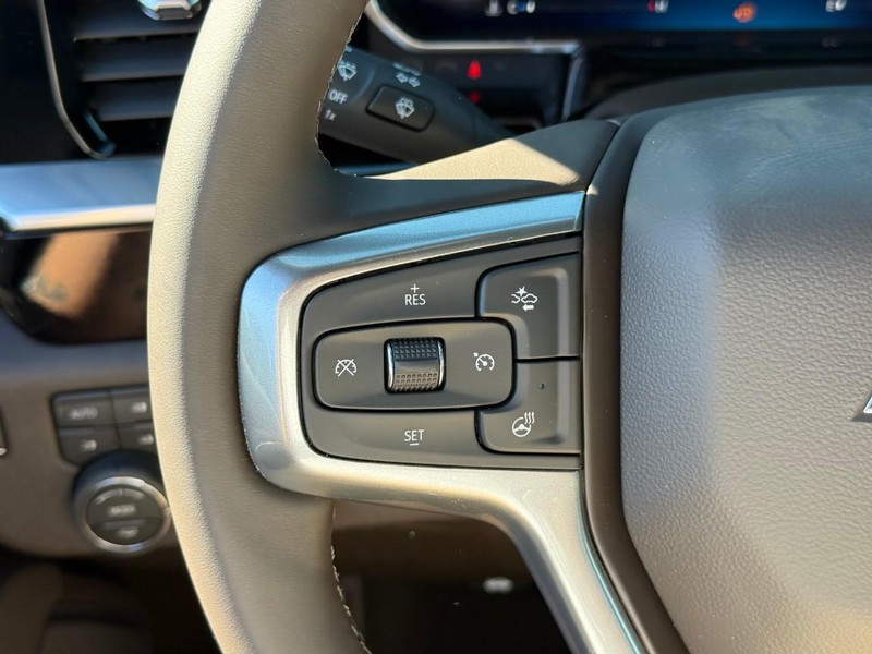 Chevrolet Silverado 2500HD Vehicle Full-screen Gallery Image 14