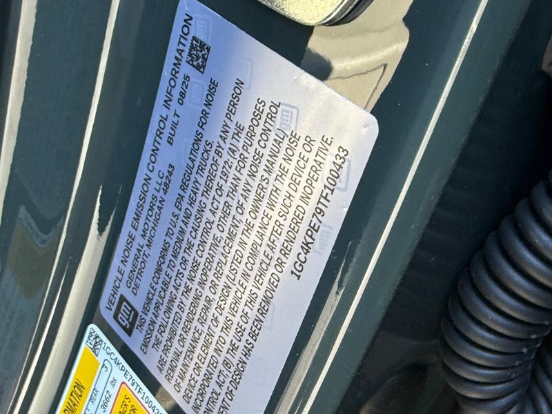 Chevrolet Silverado 2500HD Vehicle Full-screen Gallery Image 18