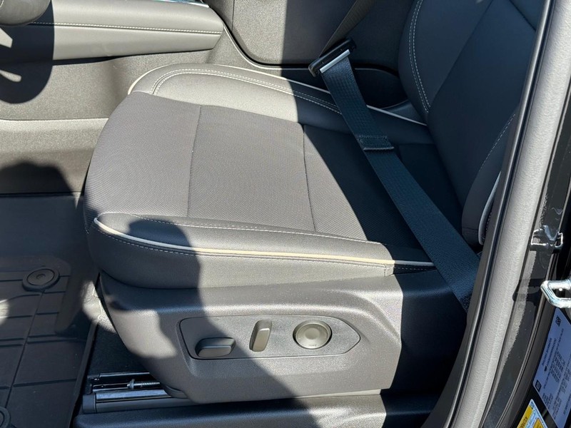 Chevrolet Tahoe Vehicle Full-screen Gallery Image 15