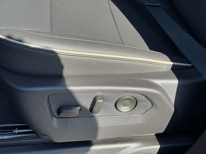 Chevrolet Tahoe Vehicle Full-screen Gallery Image 16