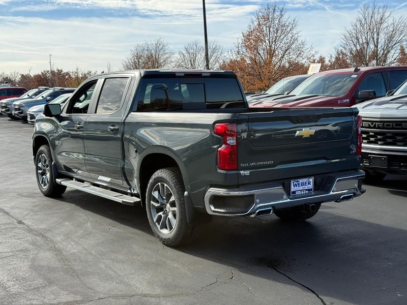 Chevrolet Silverado 1500 Vehicle Full-screen Gallery Image 3
