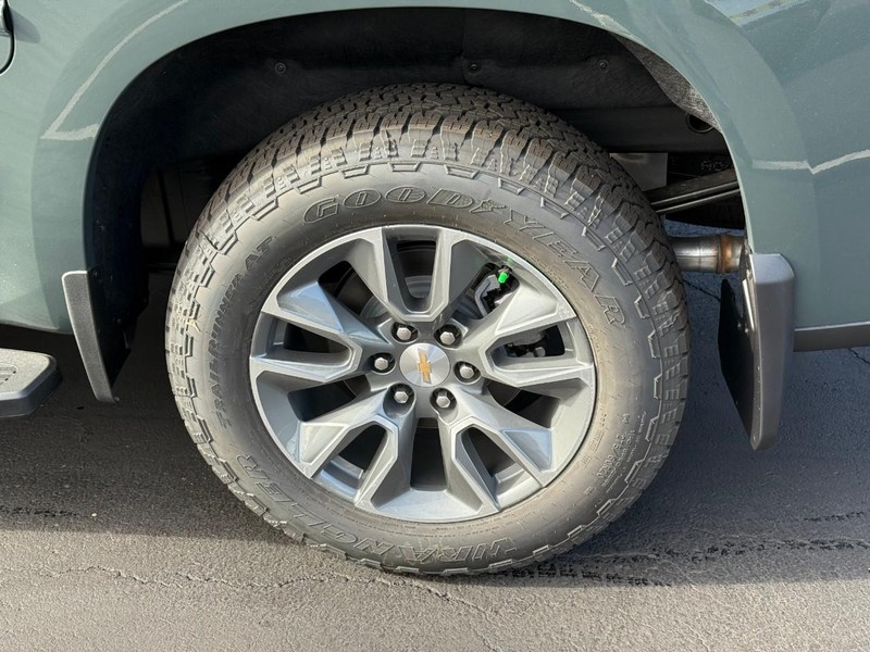 Chevrolet Silverado 1500 Vehicle Full-screen Gallery Image 4