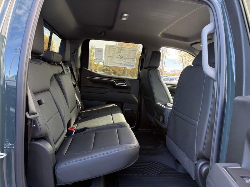 Chevrolet Silverado 1500 Vehicle Full-screen Gallery Image 5