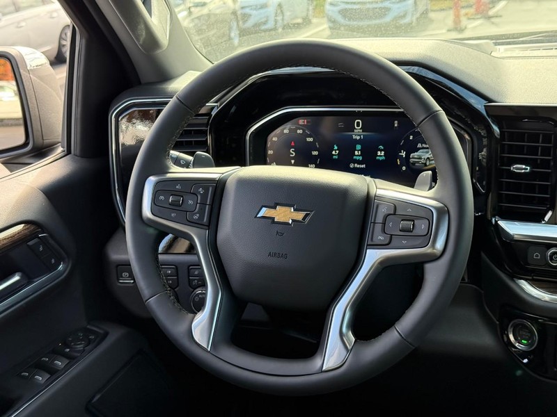 Chevrolet Silverado 1500 Vehicle Full-screen Gallery Image 7