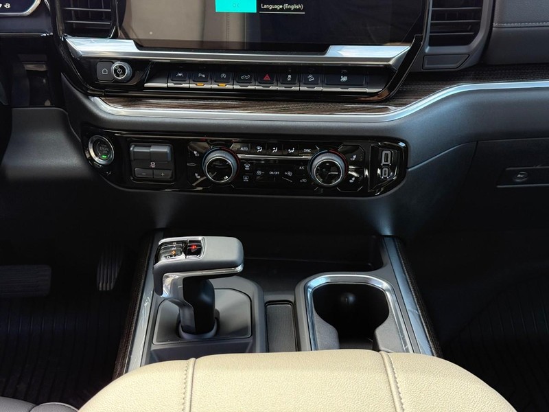 Chevrolet Silverado 1500 Vehicle Full-screen Gallery Image 9