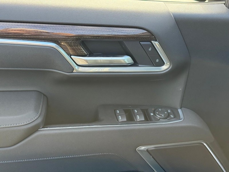 Chevrolet Silverado 1500 Vehicle Full-screen Gallery Image 10