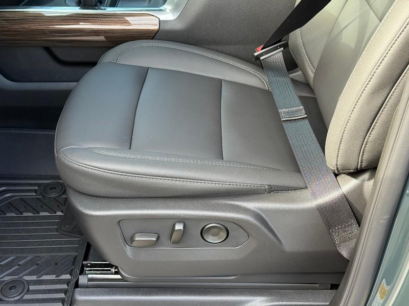 Chevrolet Silverado 1500 Vehicle Full-screen Gallery Image 11