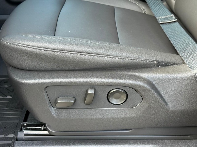 Chevrolet Silverado 1500 Vehicle Full-screen Gallery Image 12