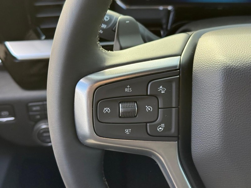 Chevrolet Silverado 1500 Vehicle Full-screen Gallery Image 13