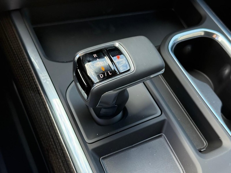 Chevrolet Silverado 1500 Vehicle Full-screen Gallery Image 15