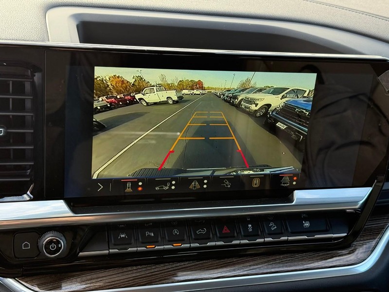 Chevrolet Silverado 1500 Vehicle Full-screen Gallery Image 17