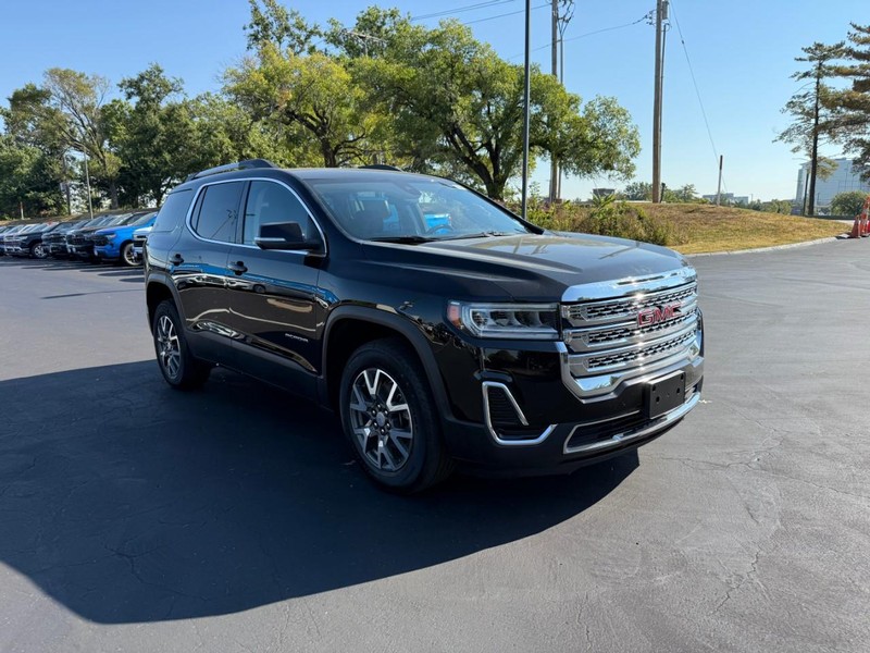GMC Acadia Vehicle Full-screen Gallery Image 9