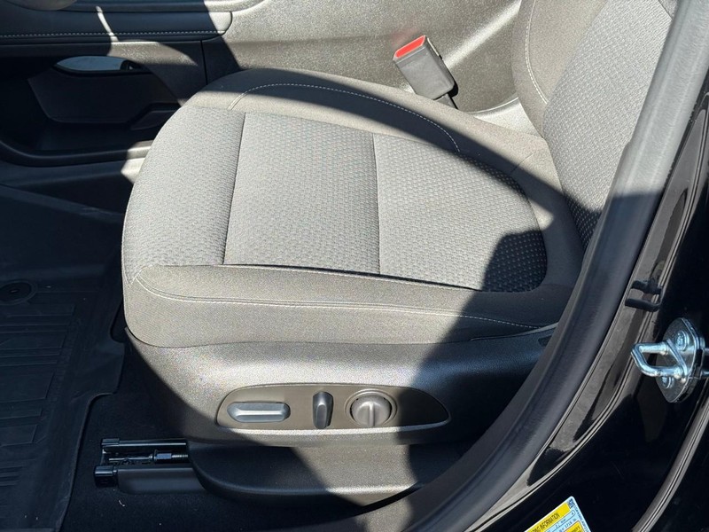 GMC Acadia Vehicle Full-screen Gallery Image 19