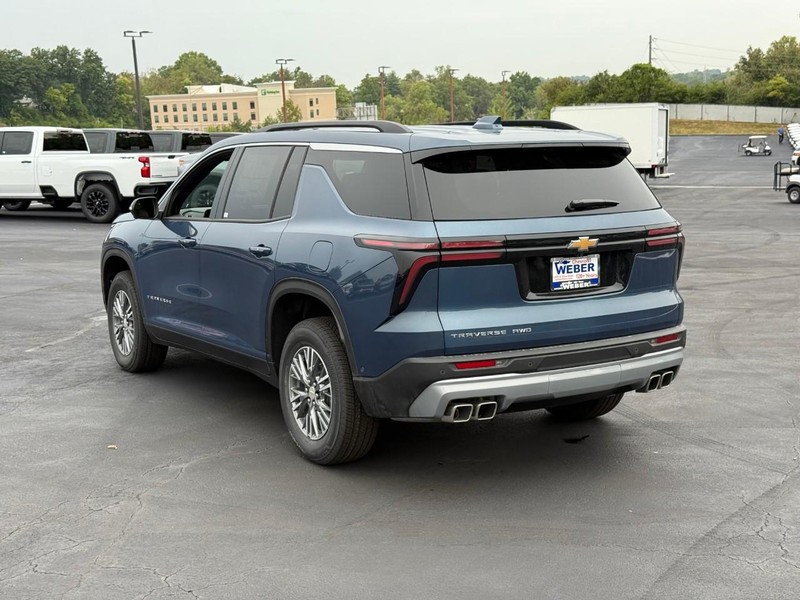 Chevrolet Traverse Vehicle Full-screen Gallery Image 3