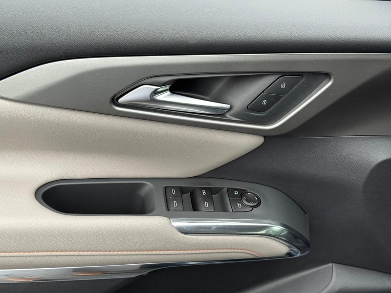 Chevrolet Traverse Vehicle Full-screen Gallery Image 11