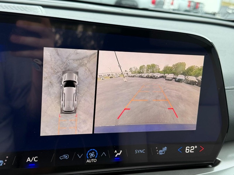 Chevrolet Traverse Vehicle Full-screen Gallery Image 17