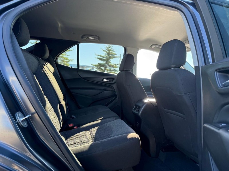 Chevrolet Equinox Vehicle Full-screen Gallery Image 11