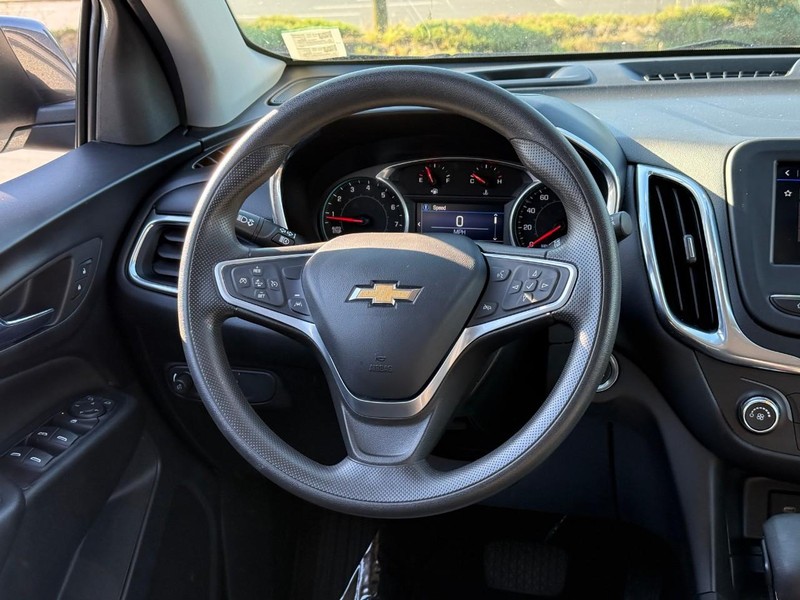Chevrolet Equinox Vehicle Full-screen Gallery Image 13