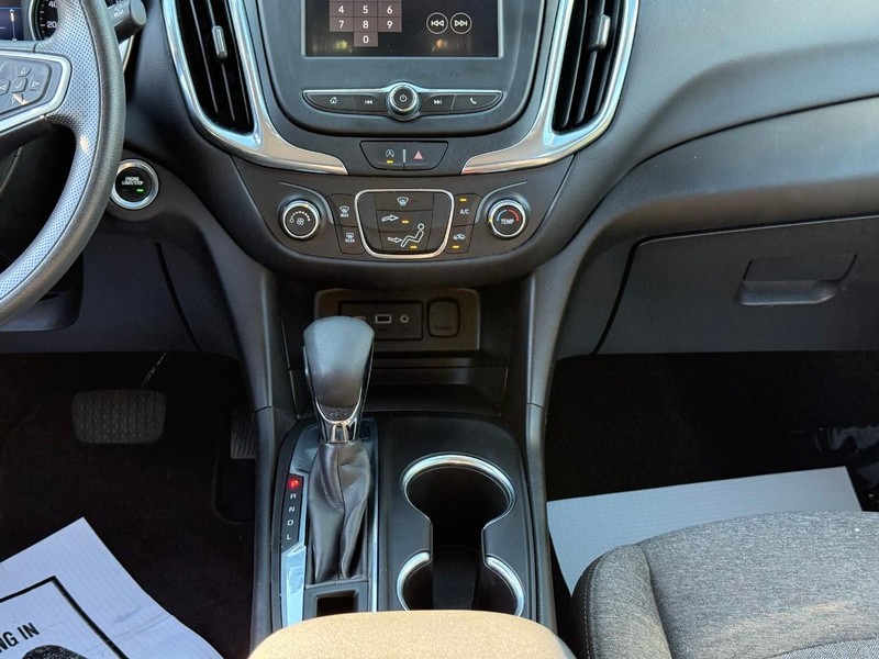 Chevrolet Equinox Vehicle Full-screen Gallery Image 15