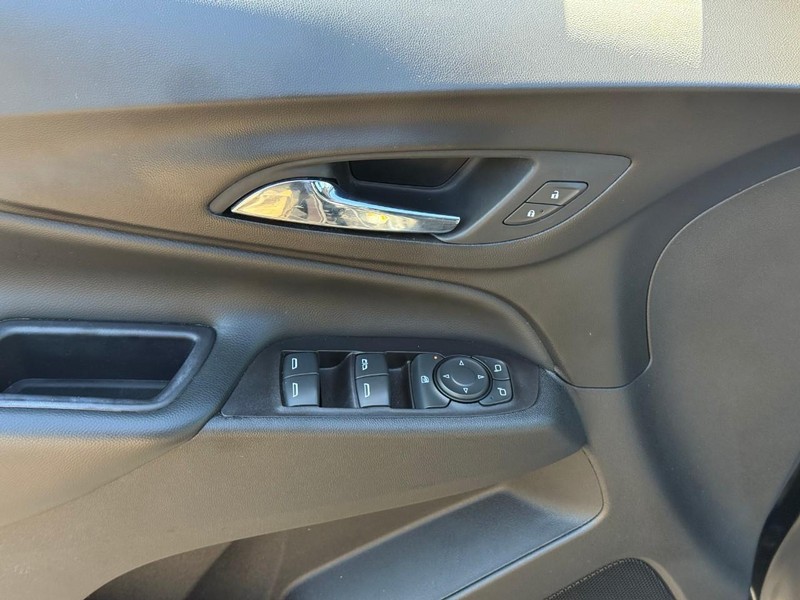 Chevrolet Equinox Vehicle Full-screen Gallery Image 16