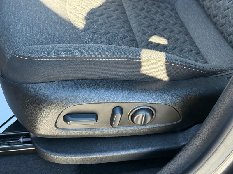 Chevrolet Equinox Vehicle Full-screen Gallery Image 18