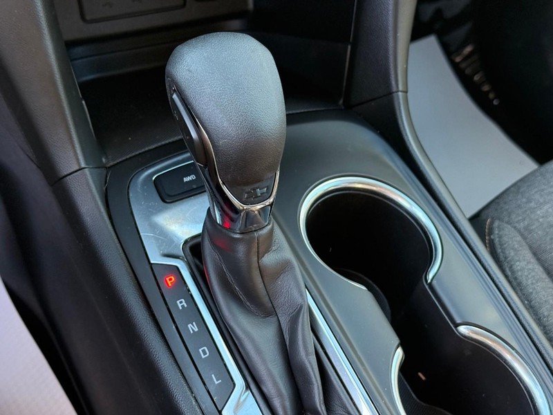 Chevrolet Equinox Vehicle Full-screen Gallery Image 22