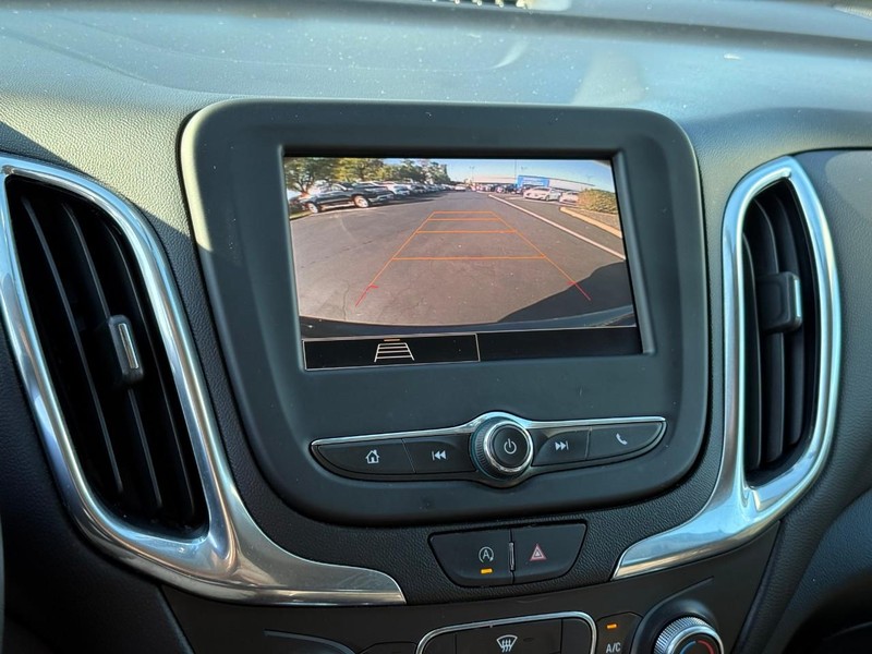 Chevrolet Equinox Vehicle Full-screen Gallery Image 23