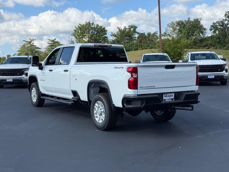 Chevrolet Silverado 3500HD Vehicle Full-screen Gallery Image 3