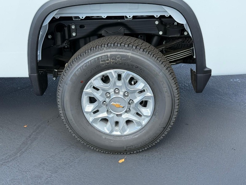 Chevrolet Silverado 3500HD Vehicle Full-screen Gallery Image 4