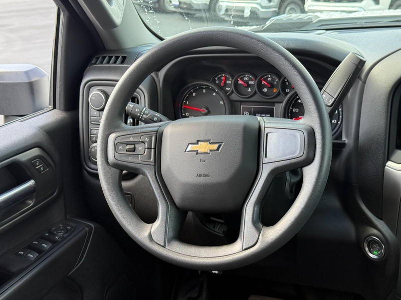 Chevrolet Silverado 3500HD Vehicle Full-screen Gallery Image 7